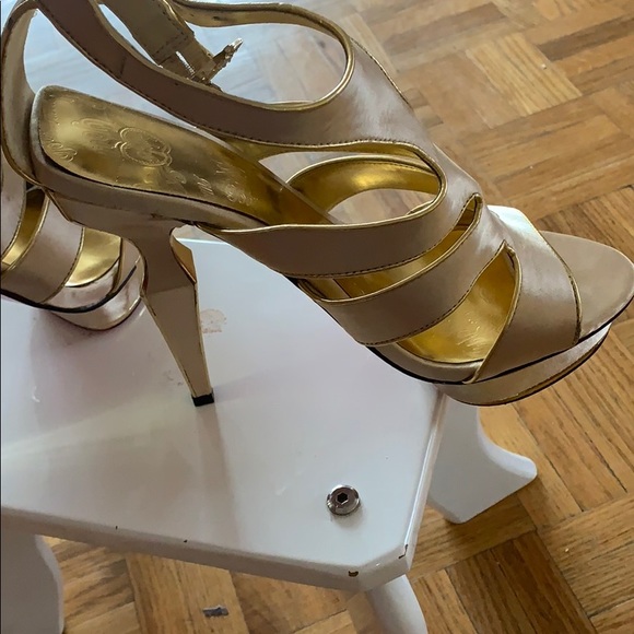 Apple Bottom gold heels with pink bottoms. - Picture 3 of 3